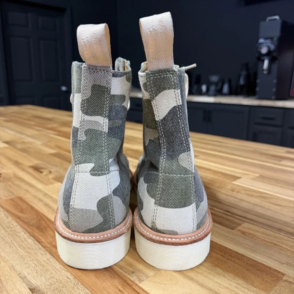 Dr Martens Beckett Camo Canvas Combat Boots Men's Size 11 RARE EUC